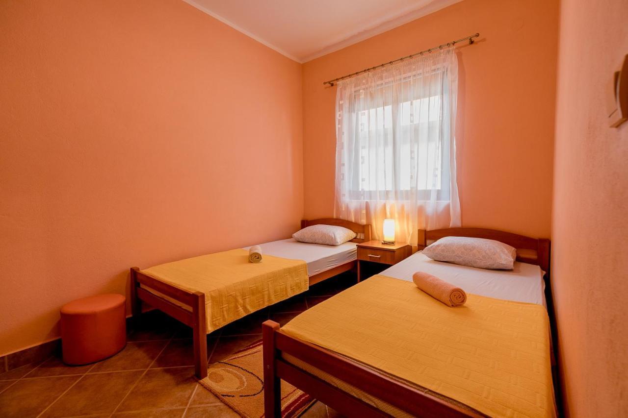 קמנארי Apartments Gudelj מראה חיצוני תמונה