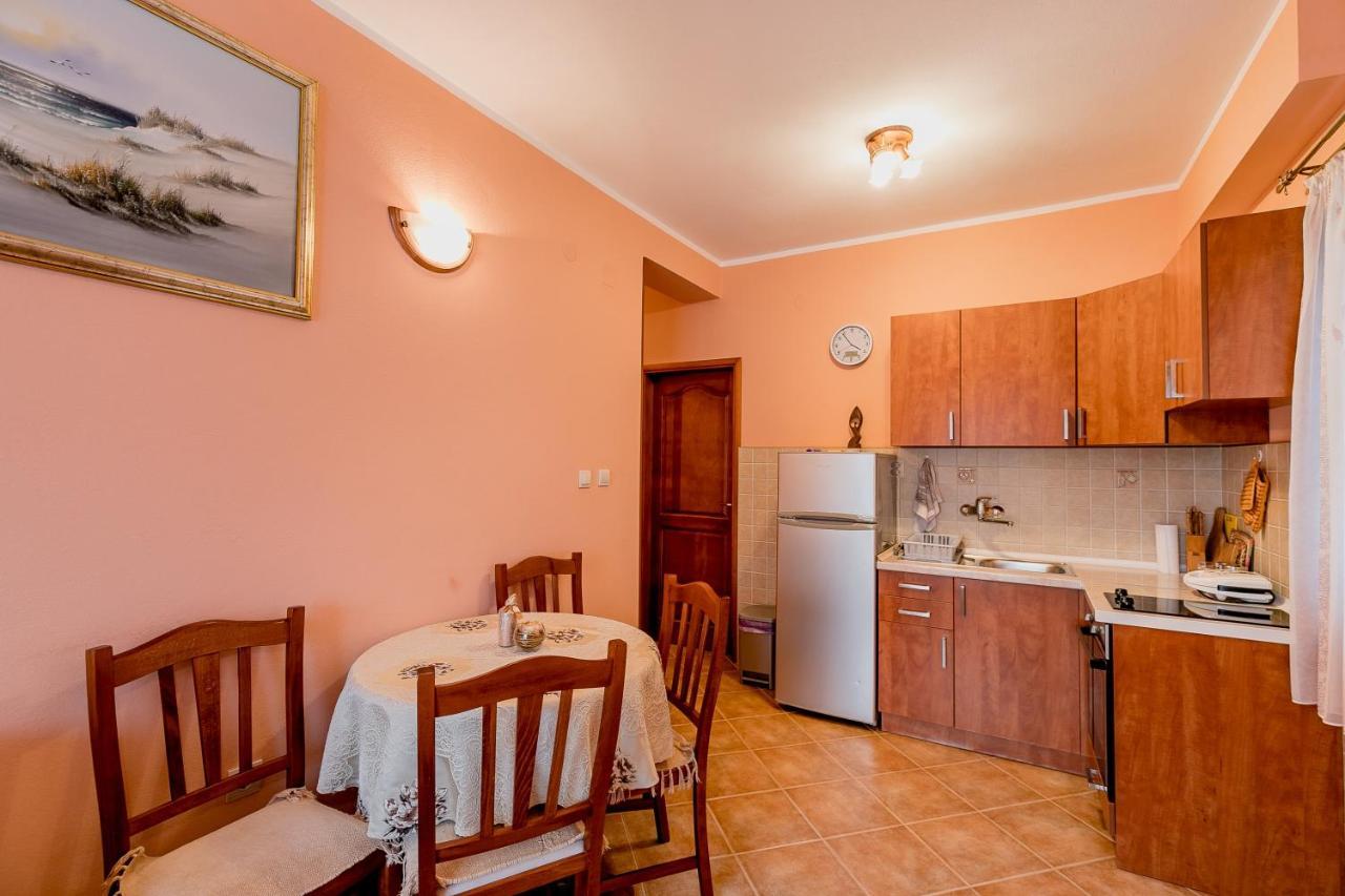 קמנארי Apartments Gudelj מראה חיצוני תמונה