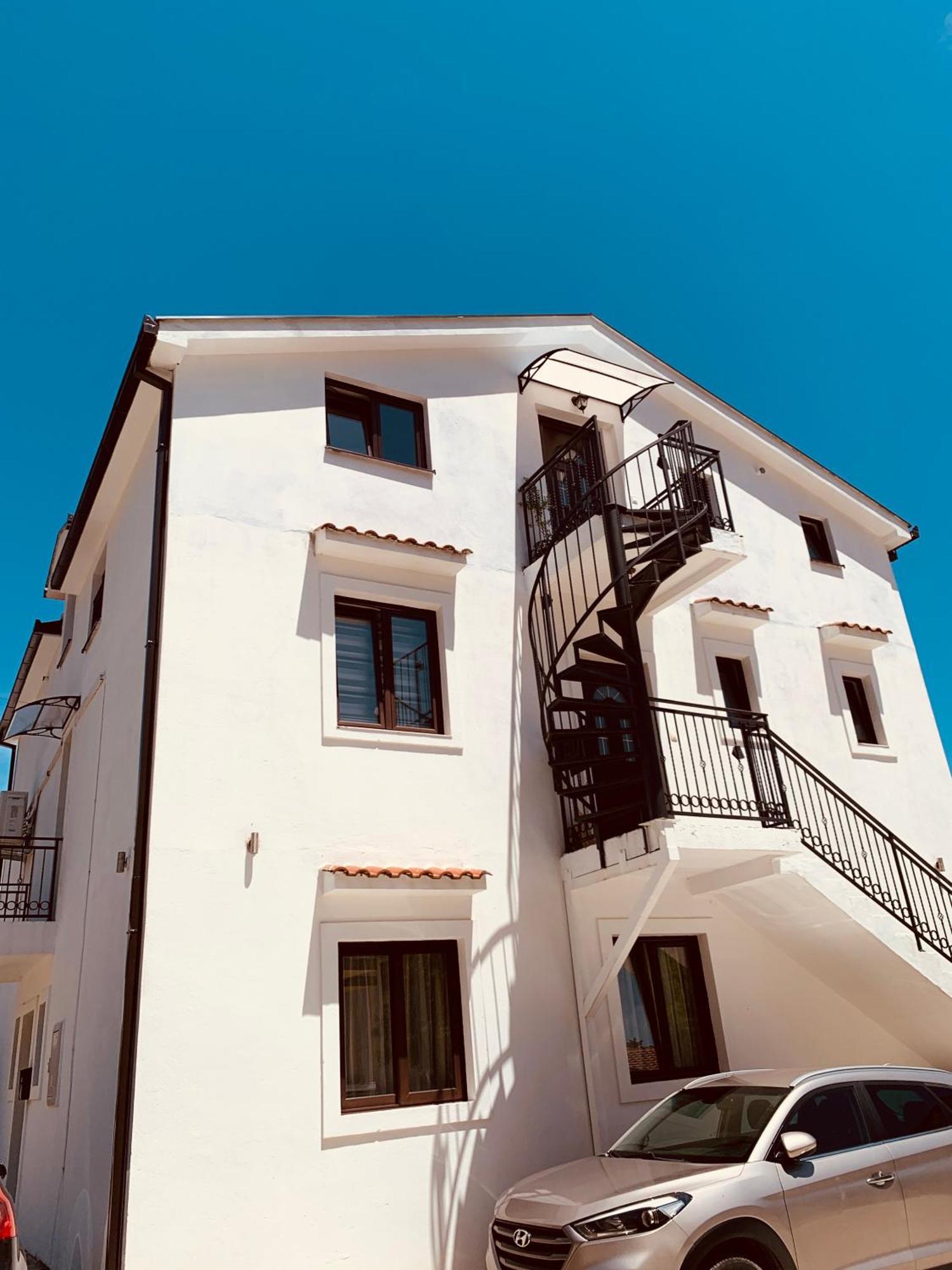 קמנארי Apartments Gudelj מראה חיצוני תמונה